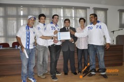Topa homenageada na câmara municipal