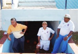 Valter Sousa (Supervisor), Waldemar (Roupeiro) e Oswaldo de Sousa (massagista), do time Júnior da URT