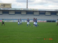 Jogadores comemoram gol