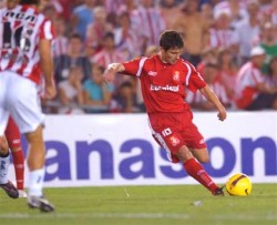 Alex marcou o gol da vitória do Internacional em La Plata.