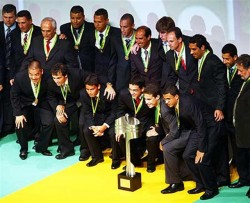 Destaques do Campeonato Brasileiro recebem premiação da CBF