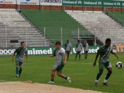 Caldense treina no Estádio Ronaldo Junqueira