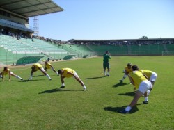 Jogadores do Mamoré no aquecimento