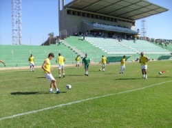 Jogadores do Mamoré no aquecimento