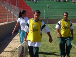 Massagista do Unaí e os homens da maca