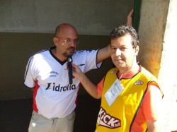 Napolioni Jr. (técnico Itaúna) e Marcos Machado (repórter)